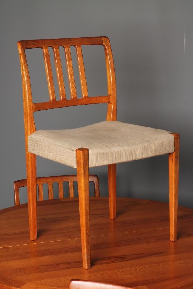 A NILS JONSSON FOR HUGO TROEDS SWEDISH TEAK PART DINING SUITE Image