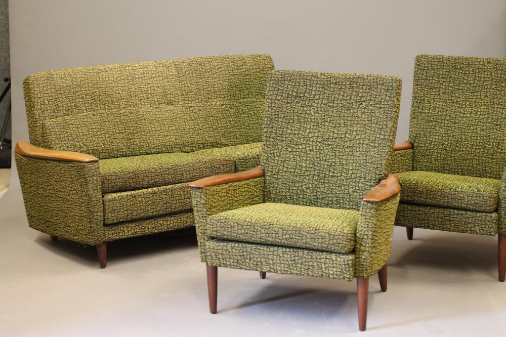 A GREAVES & THOMAS SITTING SUITE Image