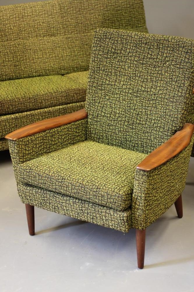 A GREAVES & THOMAS SITTING SUITE Image