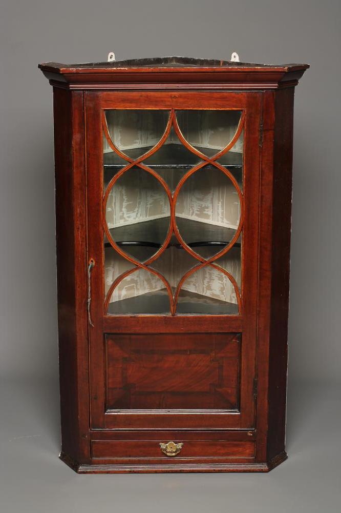 A LATE GEORGIAN MAHOGANY CORNER CUPBOARD Image
