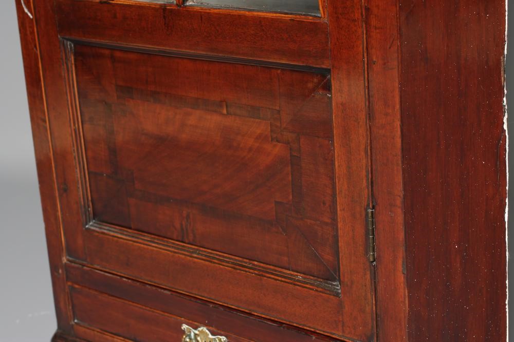 A LATE GEORGIAN MAHOGANY CORNER CUPBOARD Image