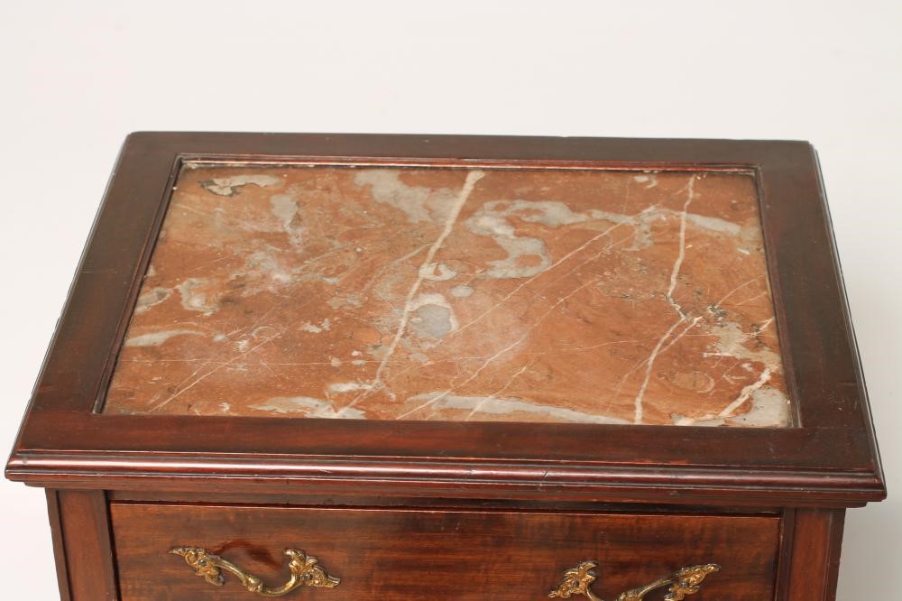 A SMALL LATE VICTORIAN MAHOGANY CABINET Image