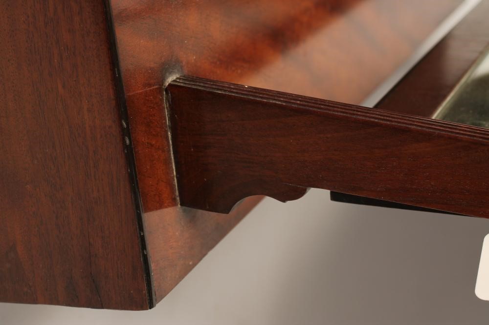 A GEORGIAN MAHOGANY TOILET MIRROR Image