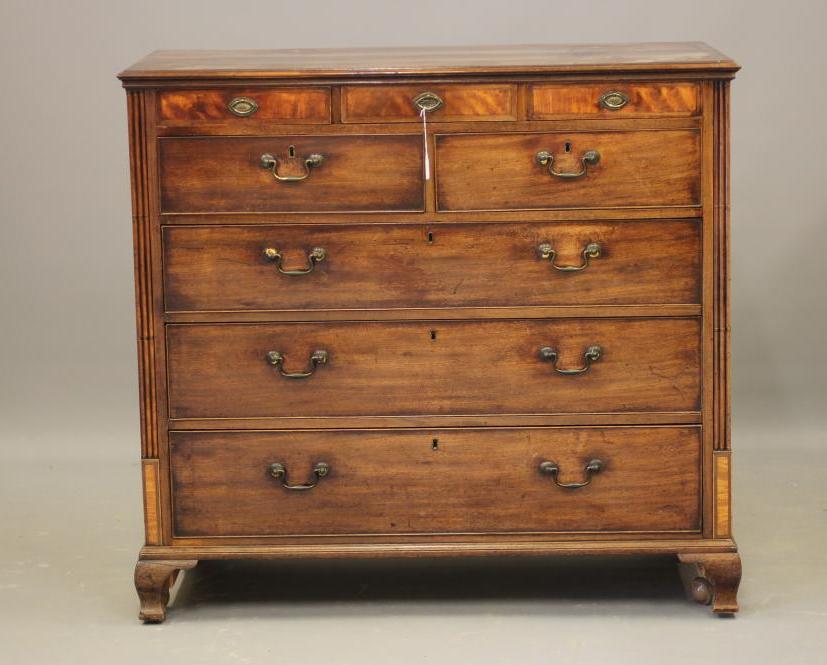 A GEORGIAN MAHOGANY CHEST Image