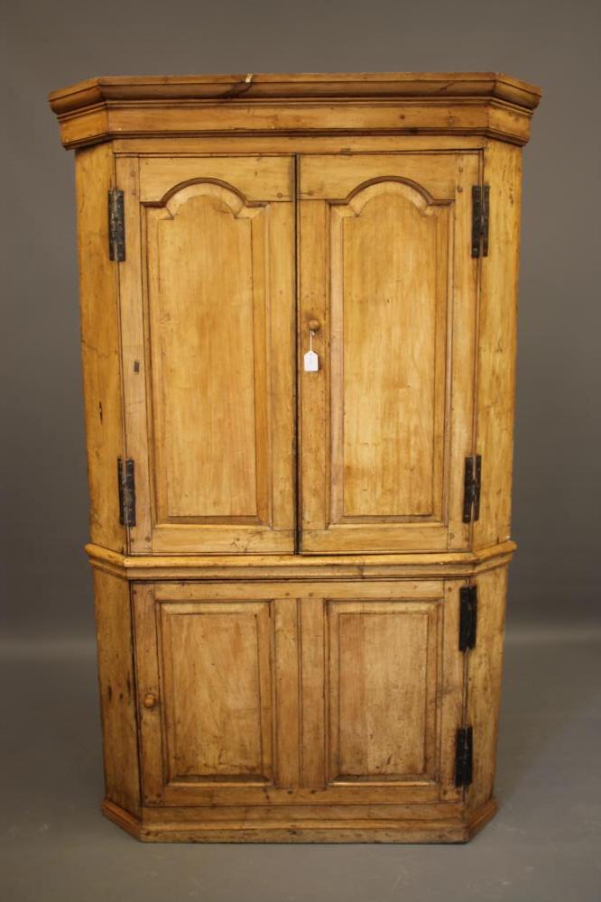 A GEORGIAN SYCAMORE STANDING CORNER CUPBOARD Image
