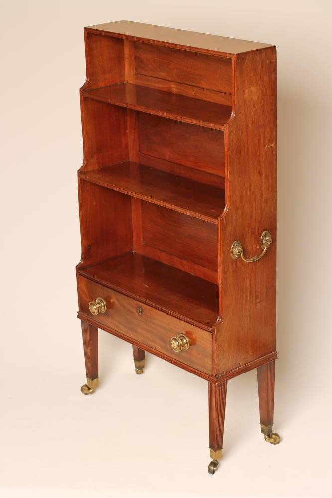 A GEORGIAN MAHOGANY SMALL "WATERFALL" BOOKCASE Image