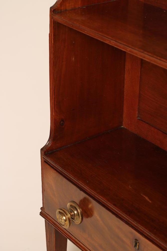 A GEORGIAN MAHOGANY SMALL "WATERFALL" BOOKCASE Image