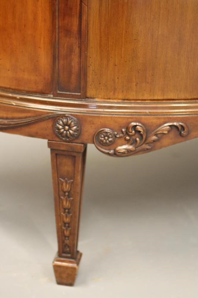 A GEORGIAN STYLE MAHOGANY COMMODE Image