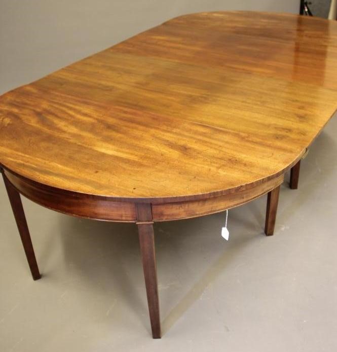 A GEORGIAN MAHOGANY DINING TABLE Image