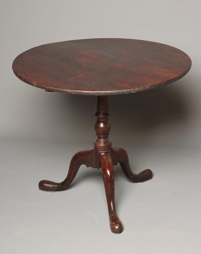 A GEORGIAN MAHOGANY TRIPOD TABLE Image