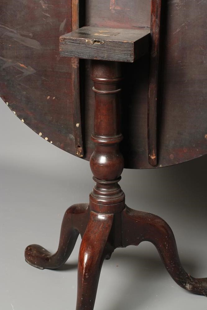 A GEORGIAN MAHOGANY TRIPOD TABLE Image