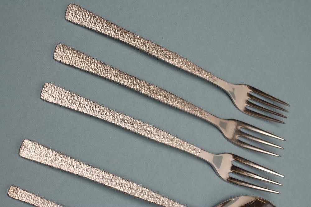 GERALD BENNEY FOR VINERS - a "Studio" pattern stainless steel table service for ten place settings Image