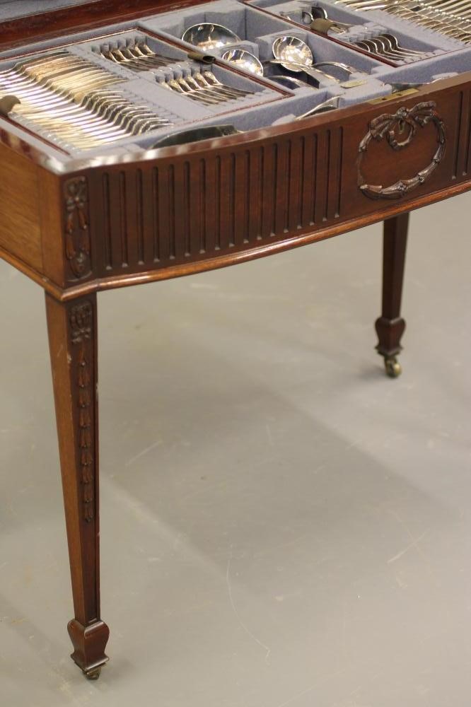 A PLATED TABLE SERVICE for twelve place setttings Image