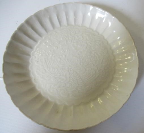 A CHINESE WHITE GLAZED PORCELAIN DISH of fluted circular form centrally carved with a crane in Image