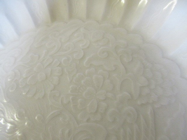 A CHINESE WHITE GLAZED PORCELAIN DISH of fluted circular form centrally carved with a crane in Image