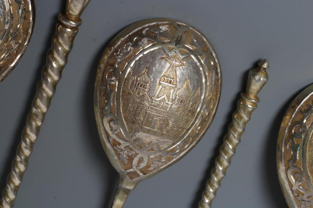 A SET OF TWELVE RUSSIAN CAVIAR SPOONS Image