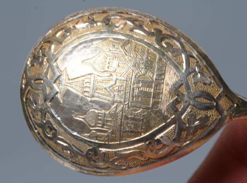 A SET OF TWELVE RUSSIAN CAVIAR SPOONS Image