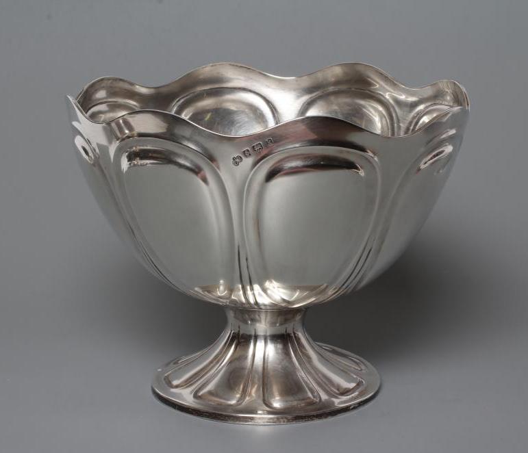AN EDWARDIAN SILVER TROPHY ROSE BOWL Image