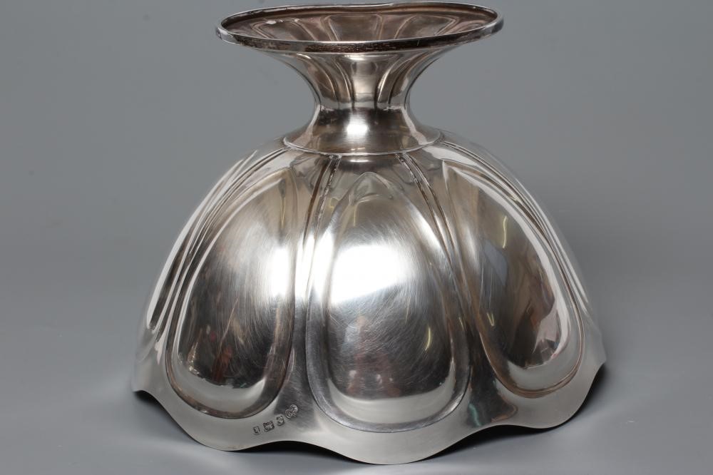 AN EDWARDIAN SILVER TROPHY ROSE BOWL Image