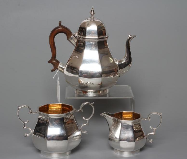 AN EDWARDIAN SILVER THREE PIECE TEA SERVICE Image
