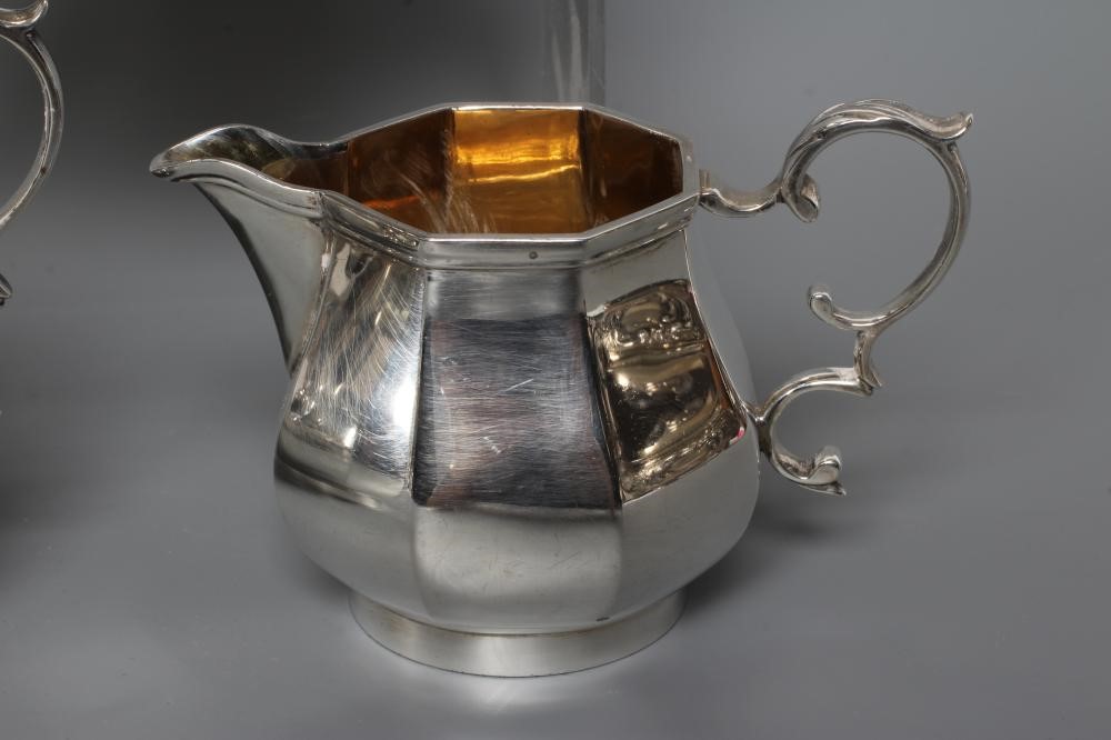 AN EDWARDIAN SILVER THREE PIECE TEA SERVICE Image