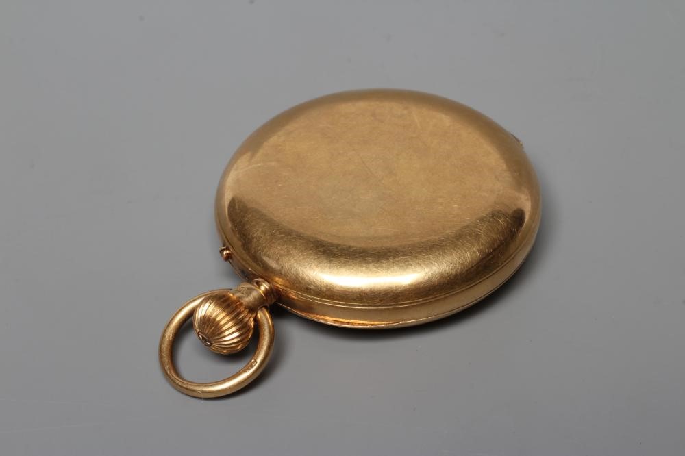 A LATE VICTORIAN 18CT GOLD TOP WIND HUNTER POCKET WATCH Image