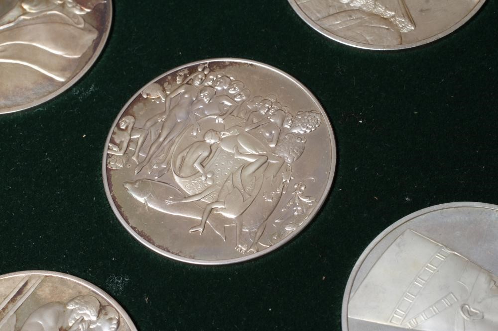 THE 100 GREATEST MASTERPIECES SILVER MEDALLION COLLECTION Image
