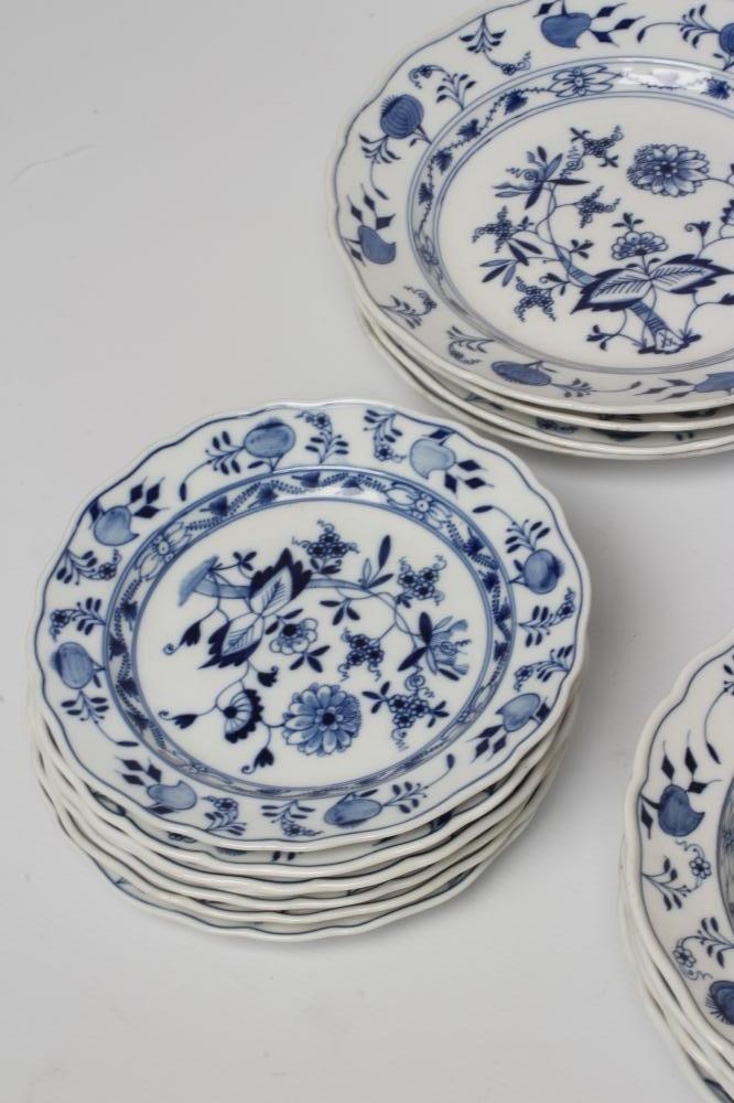 A MEISSEN PORCELAIN PART DINNER SERVICE Image