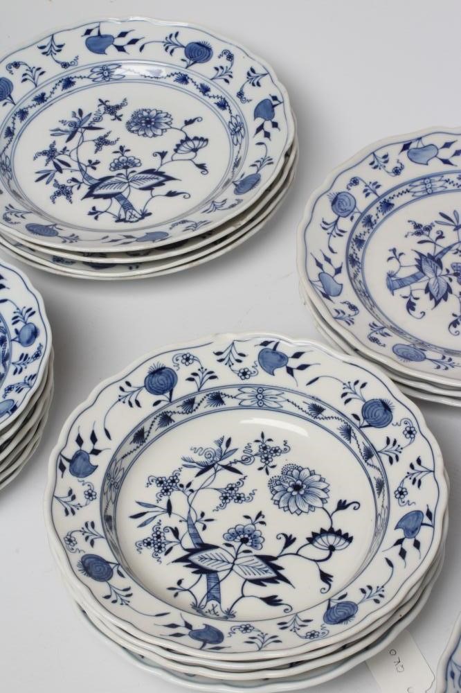 A MEISSEN PORCELAIN PART DINNER SERVICE Image
