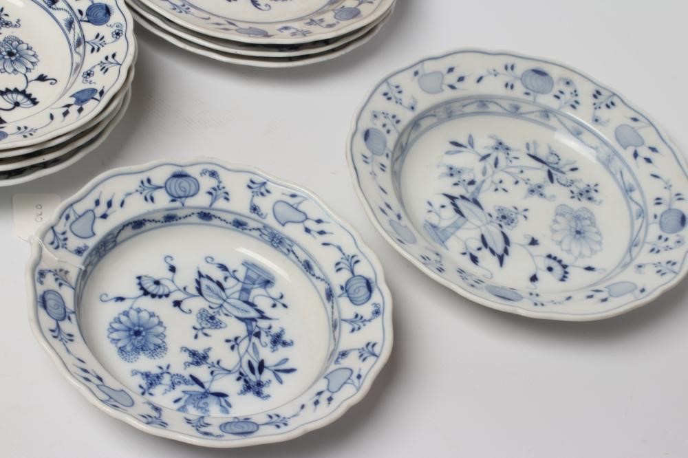 A MEISSEN PORCELAIN PART DINNER SERVICE Image