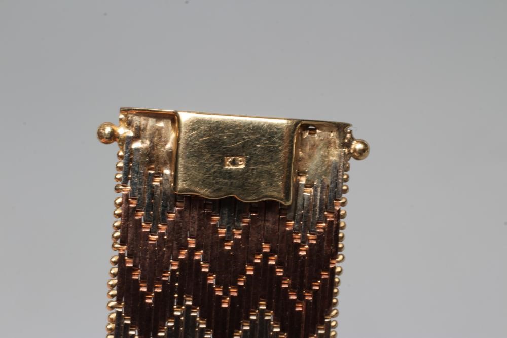 A 9CT GOLD TRI-COLOUR CUFF TO MATCH THE PREVIOUS LOT, with slide clasp, London 1978, 68.7g (Est. Image