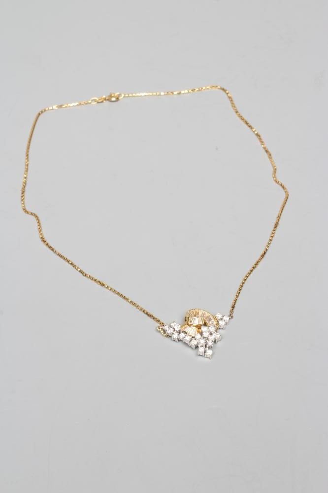 A DIAMOND NECKLACE Image