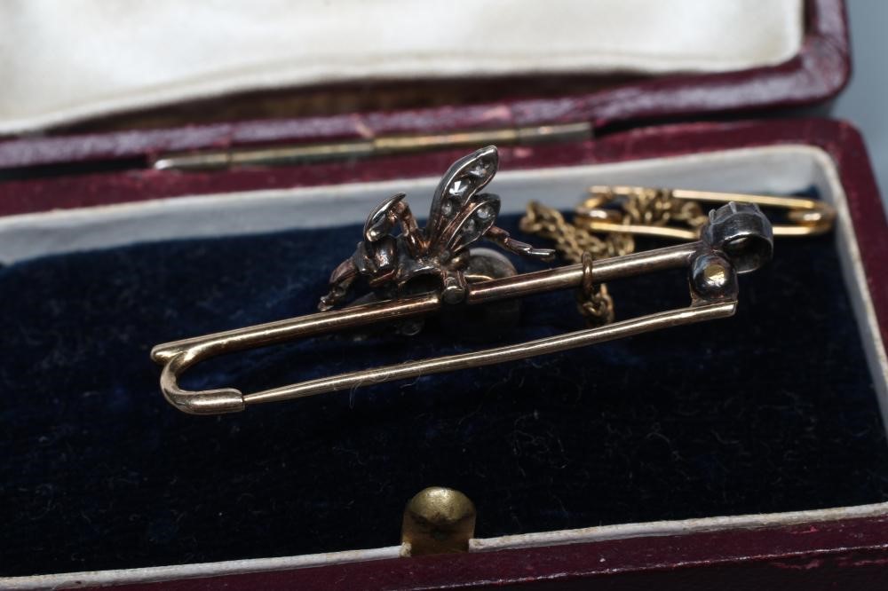 A LATE VICTORIAN INSECT BAR BROOCH Image