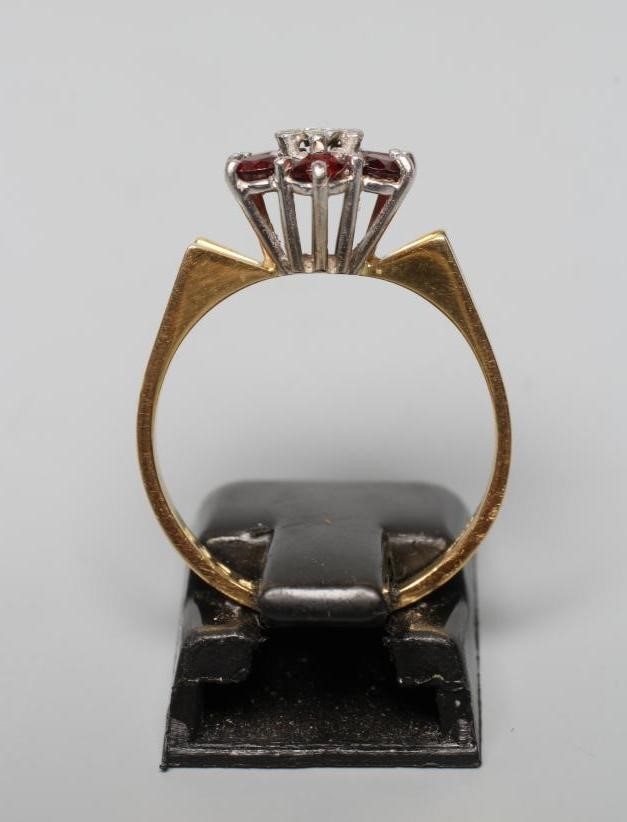 A GARNET AND DIAMOND CLUSTER RING Image