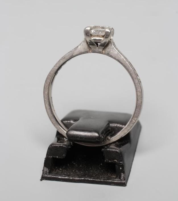 A SOLITAIRE DIAMOND RING Image