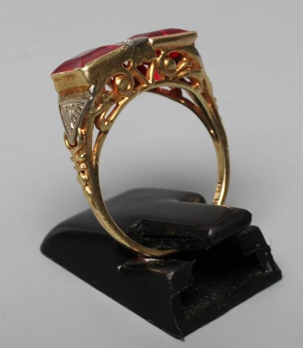 AN ART DECO RUBY RING Image