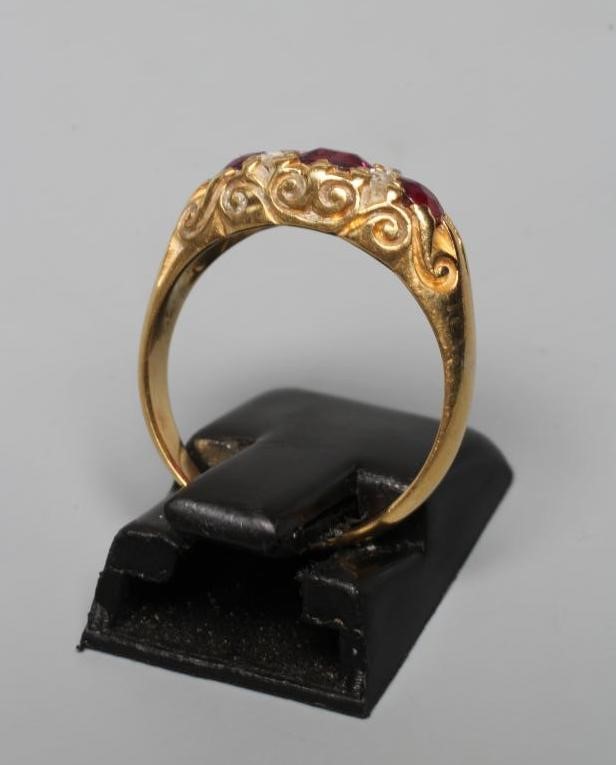 A GARNET AND DIAMOND RING Image
