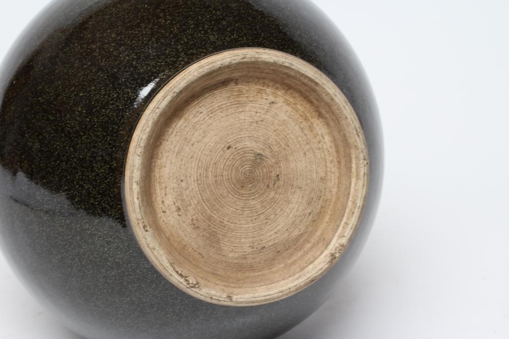 A CHINESE TEA DUST GLAZED STONEWARE LARGE BOTTLE VASE, unmarked, 15" high (Est. plus 24% premium Image