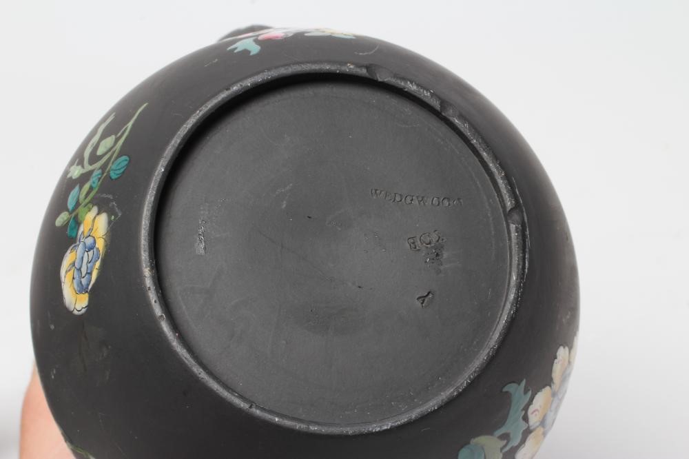 A WEDGWOOD BLACK BASALT TEAPOT AND COFFEE POT WITH COVERS Image