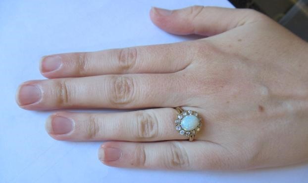 AN OPAL AND DIAMOND CLUSTER RING Image