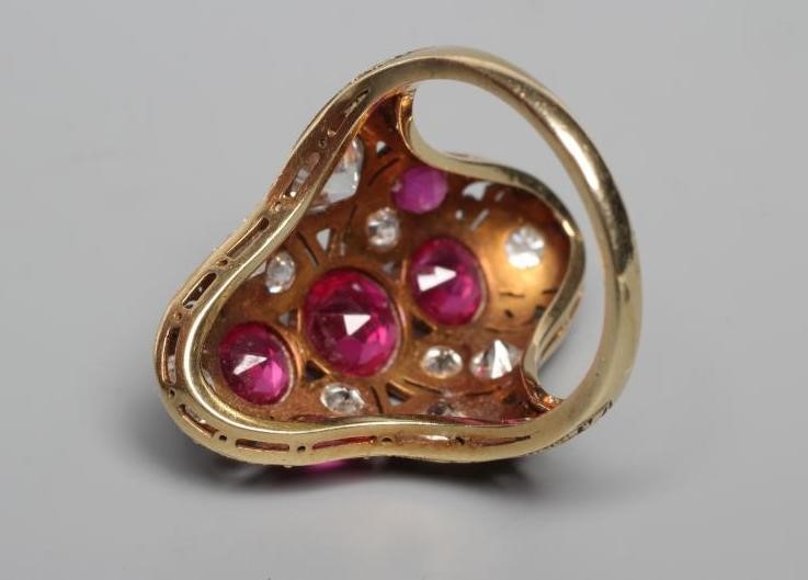 A RUBY AND DIAMOND COCKTAIL RING Image