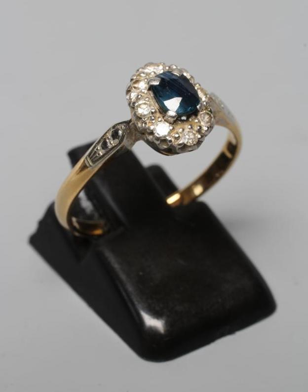 A SAPPHIRE AND DIAMOND CLUSTER RING Image
