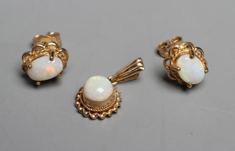 AN OPAL PENDANT Image