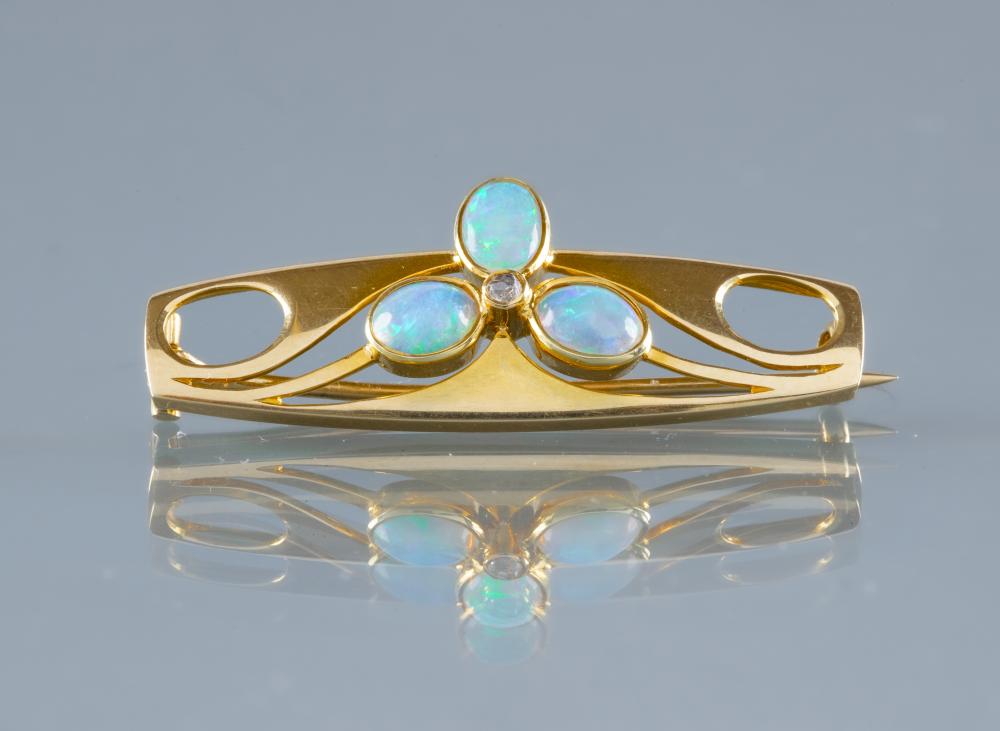 A MURRLE BENNETT ART NOUVEAU BROOCH Image