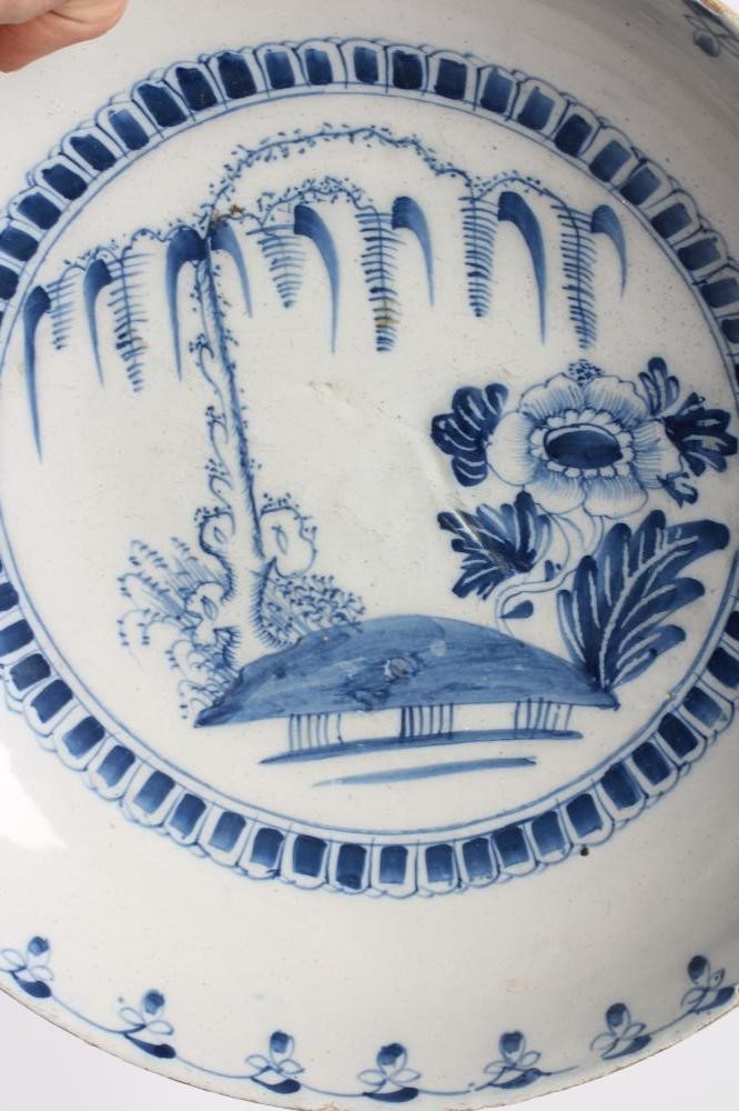 AN ENGLISH DELFT BOWL Image
