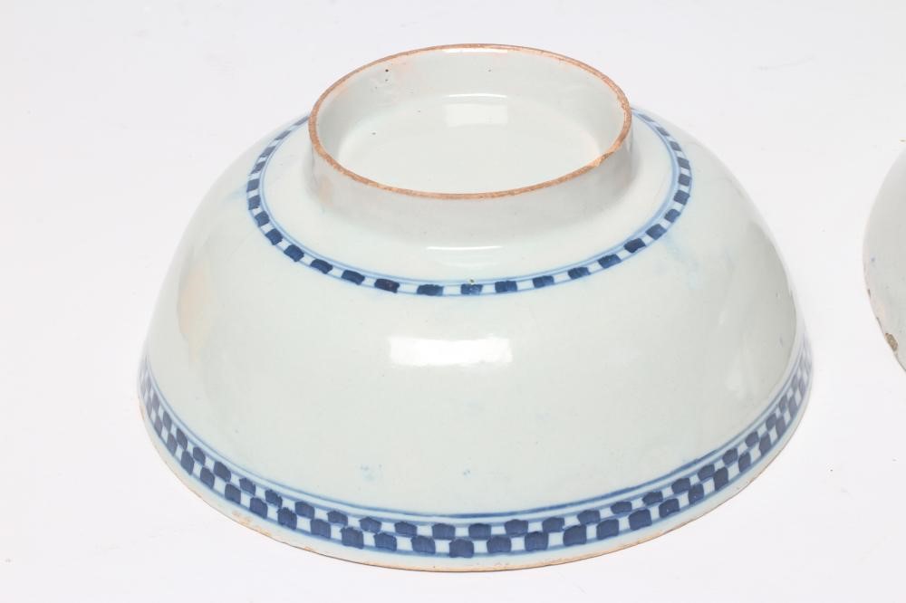 AN ENGLISH DELFT BOWL Image