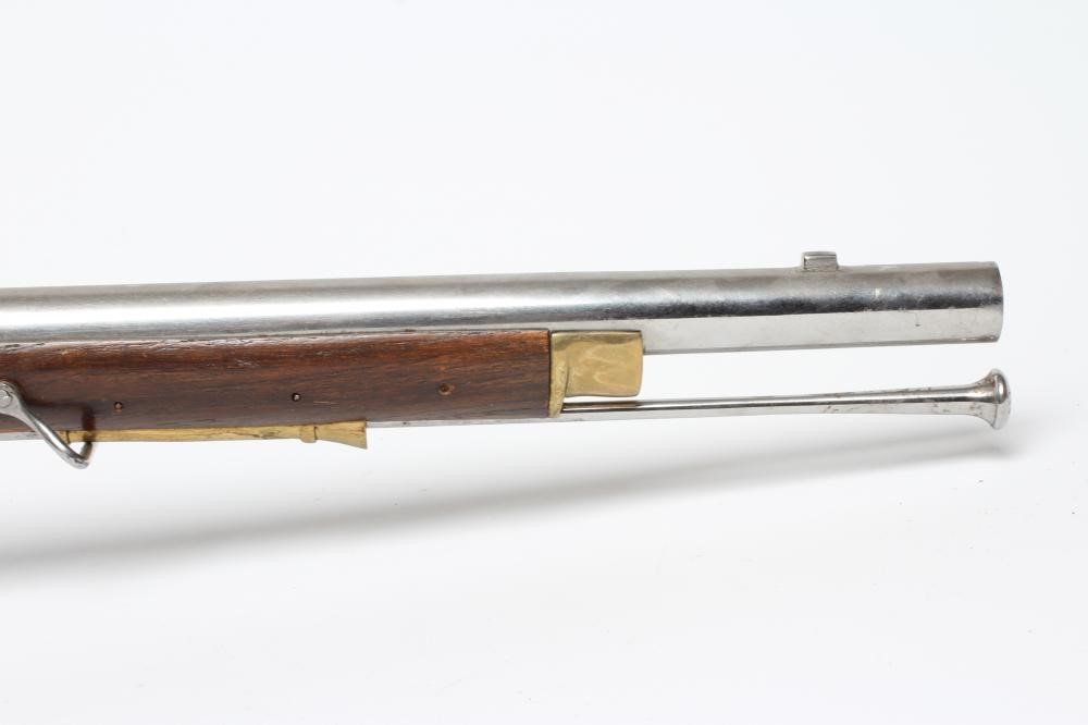 AN INERT FLINTLOCK BROWN BESS CARBINE MUSKET of modern high quality production with 26" steel barrel Image