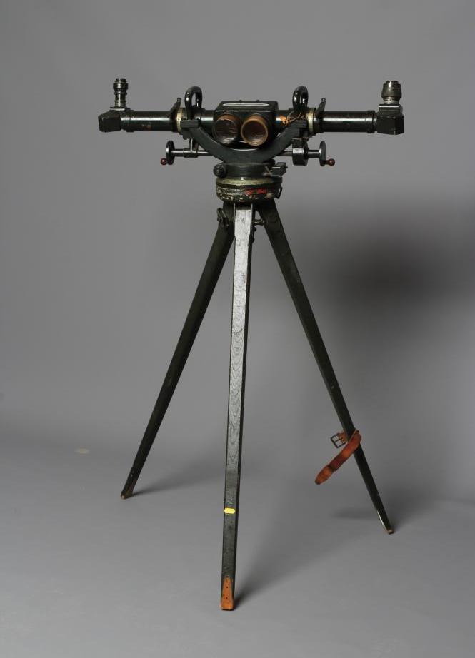 A SECOND WORLD WAR ANTI AIRCRAFT MK. III RANGE FINDER by R & J Beck Ltd. Image