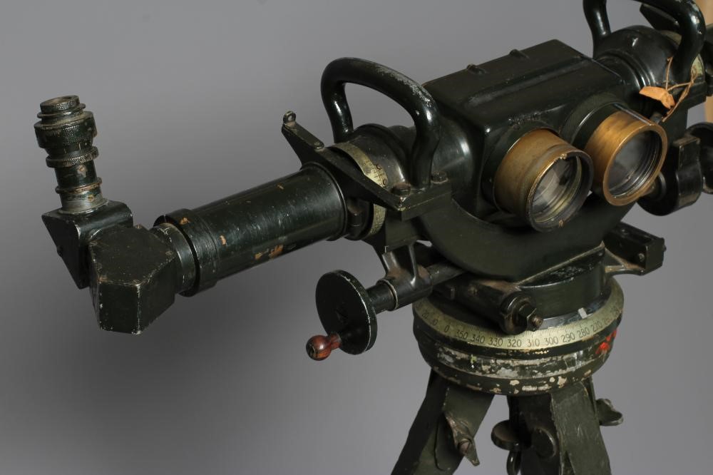 A SECOND WORLD WAR ANTI AIRCRAFT MK. III RANGE FINDER by R & J Beck Ltd. Image
