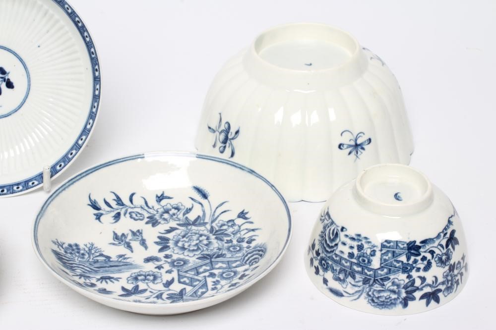 A COLLECTION OF WORCESTER BLUE AND WHITE PORCELAIN Image